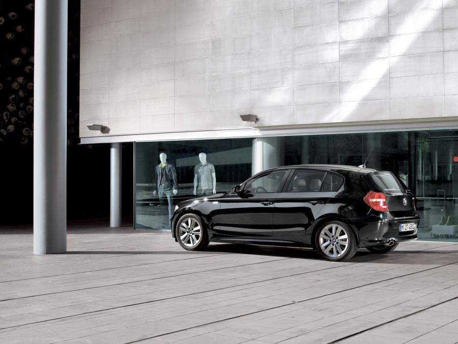  BMW 120i 5-Door 2007 года  (фото 14 из 16)